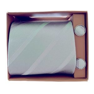 Y & G Fashion of the Moment Men’s Silver Stripe 100% Silk Tie & Cufflink Set